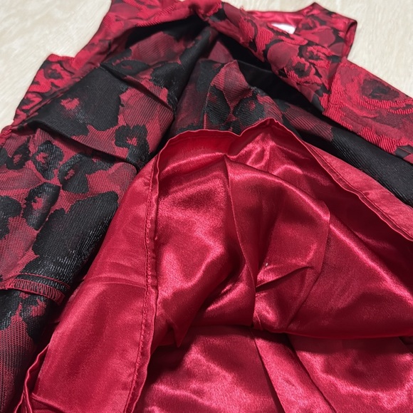 3/$10 The Children’s Place 4T Black And Red Floral Dress - Picture 5 of 9